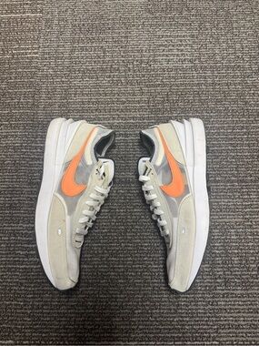 Nike Men’s waffle one “white orange trance”
